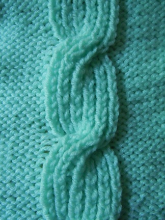 closed bud cable knittng stitch